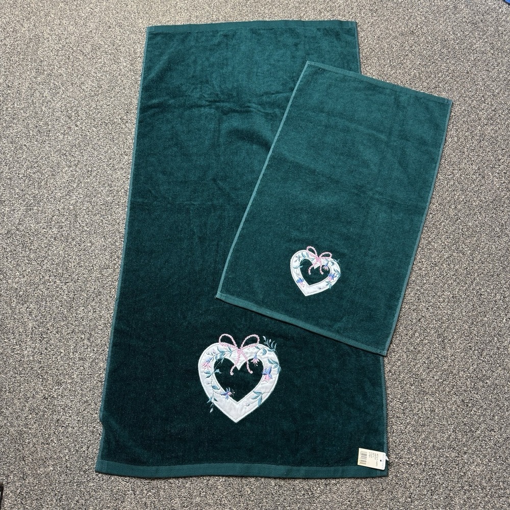 VTG 2 Piece Green Heart Embroidered Bath Towel Set USA Made Granny Cottagecore
